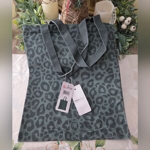 Chic Leopard Print Tote Bag